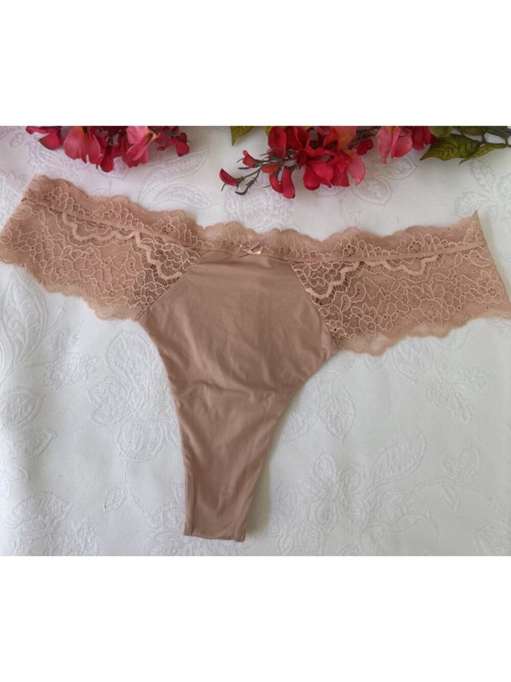 VICTORIA'S SECRET M NUDE DREAM ANGELS SILKY LACE TRIM WIDE STRING THONG PANTIES
